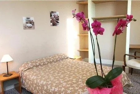 Logis Hotel Le Clos Des Oliviers Bourg-Saint-Andeol